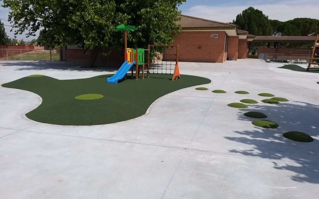Parque infantil y pista deportiva Colegio Pinoalbar