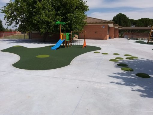 Parque infantil y pista deportiva Colegio Pinoalbar