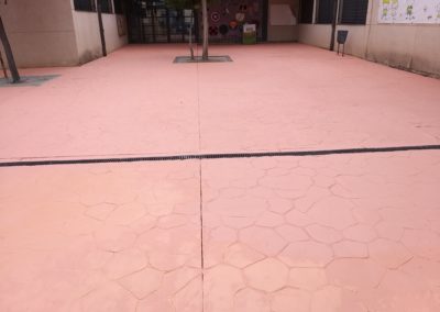 pavimento y arboles colegio villaverde barcelona