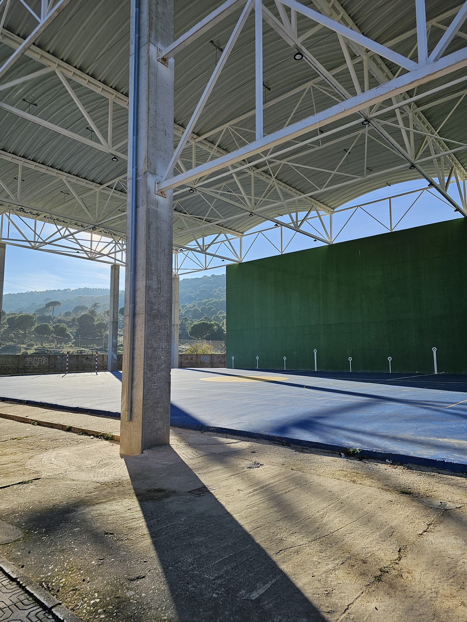 WhatsApp Image 2023-11-19 at 15.53.41 cerramientos de cristal para pistas deportivas
