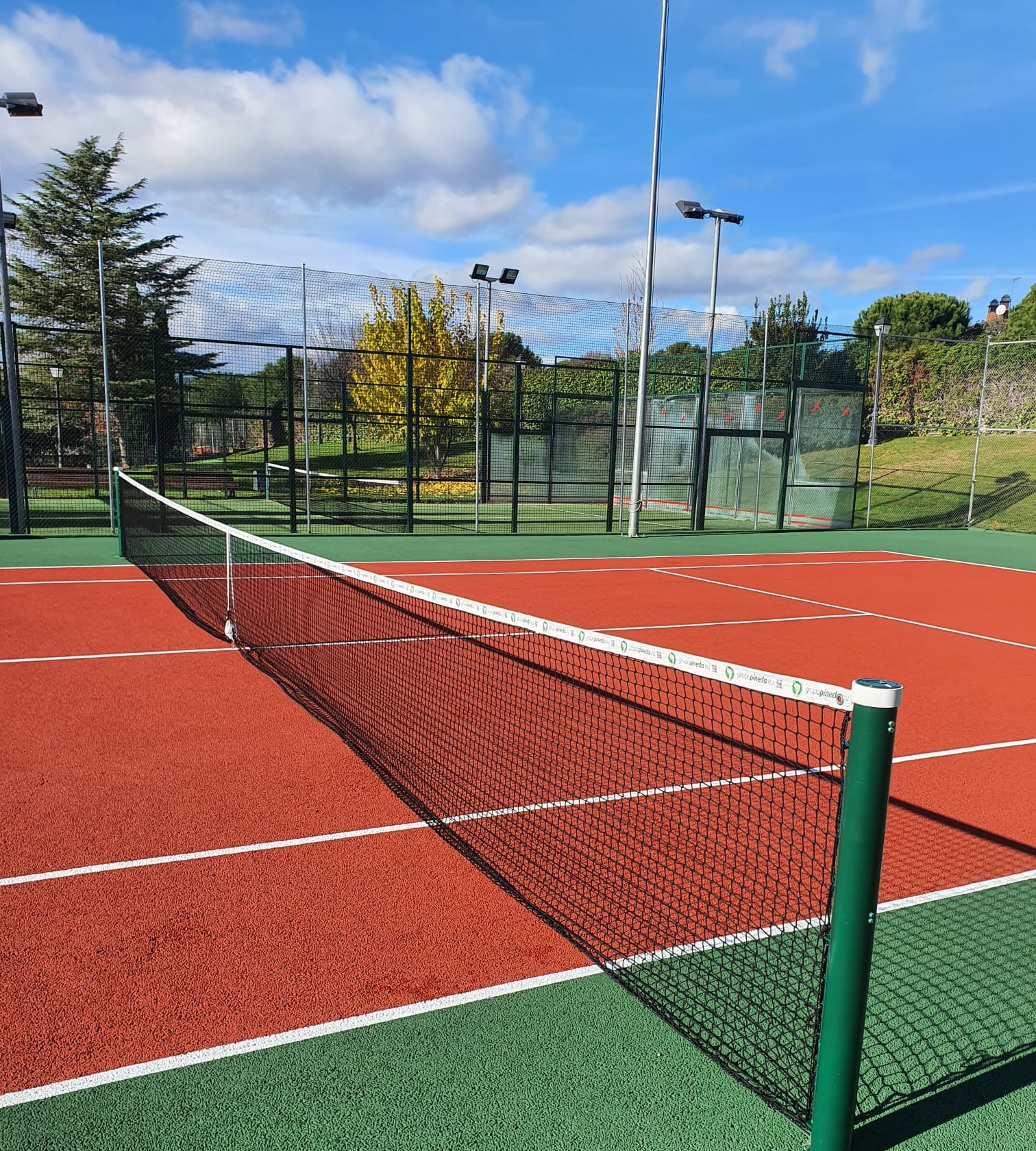 fabricaci&oacute;n de cancha de tenis