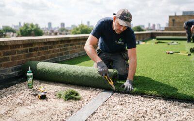 Cómo colocar césped artificial paso a paso: tierra, cemento y terraza