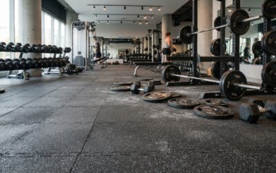 Suelo técnico para salas de fitness: seguridad, resistencia y rendimiento